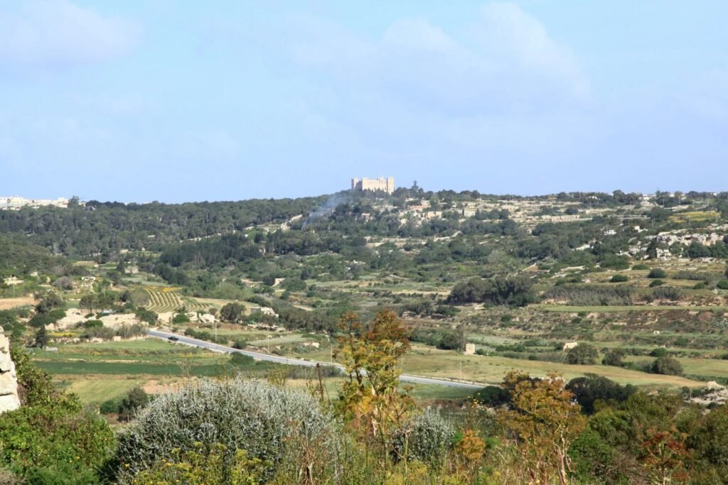 Traditions maltaises intéressantes que vous ne connaissiez probablement pas 4 Malta Siggiewi Buskett GardensVerdala Palace Laferla Cross 01 ies scaled 1