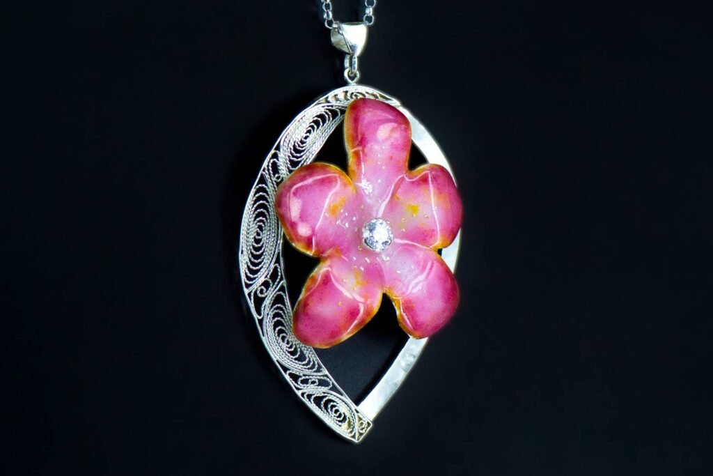 In den Händen von Tara Lois: Wo die Erinnerung zum Schmuck wird 12 DSC1431