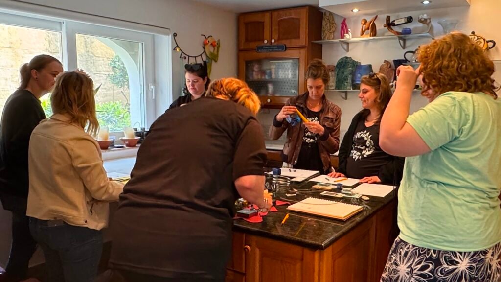 In den Händen von Tara Lois: Wo die Erinnerung zum Schmuck wird 7 IMG 1909 EDIT