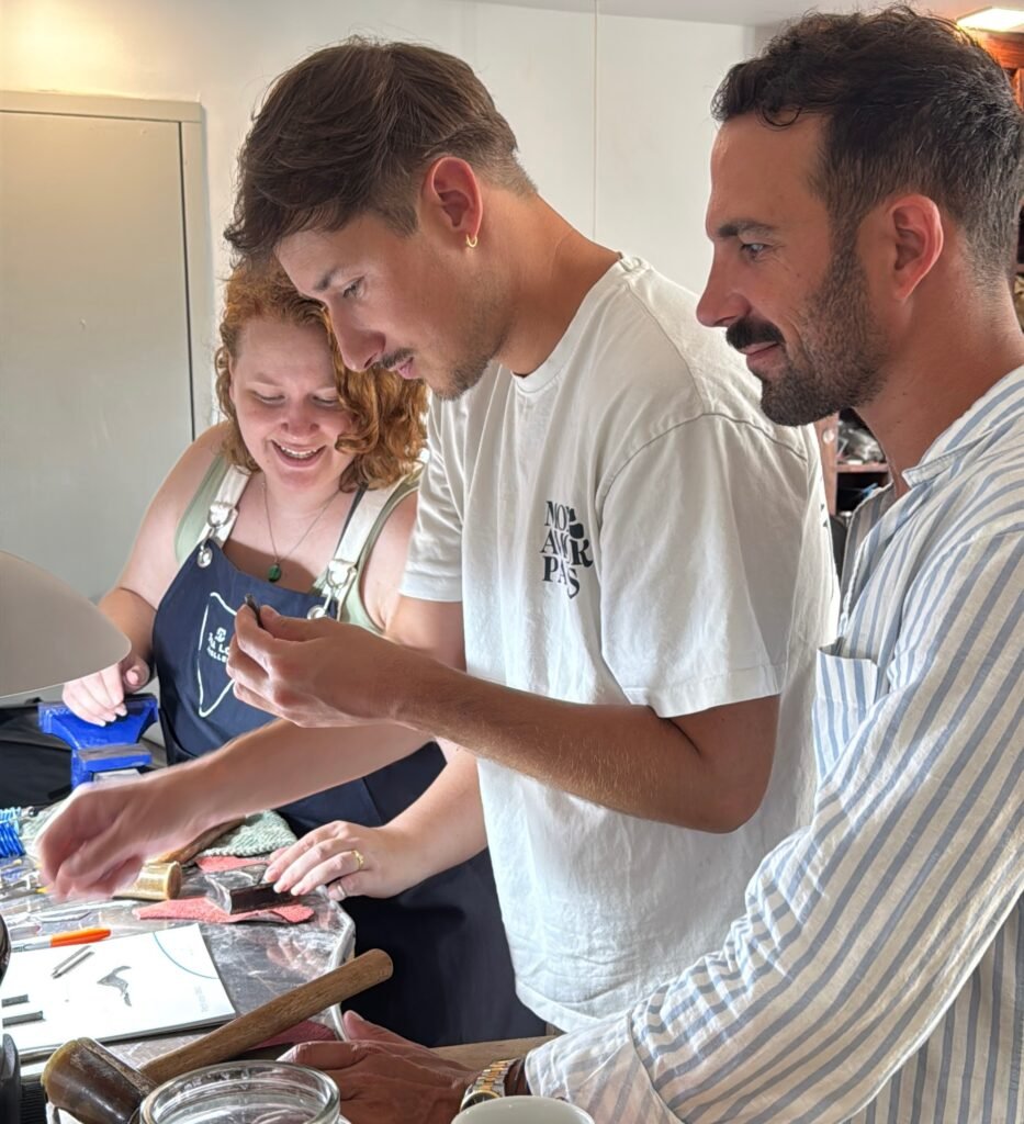 In den Händen von Tara Lois: Wo die Erinnerung zum Schmuck wird 8 IMG 3997