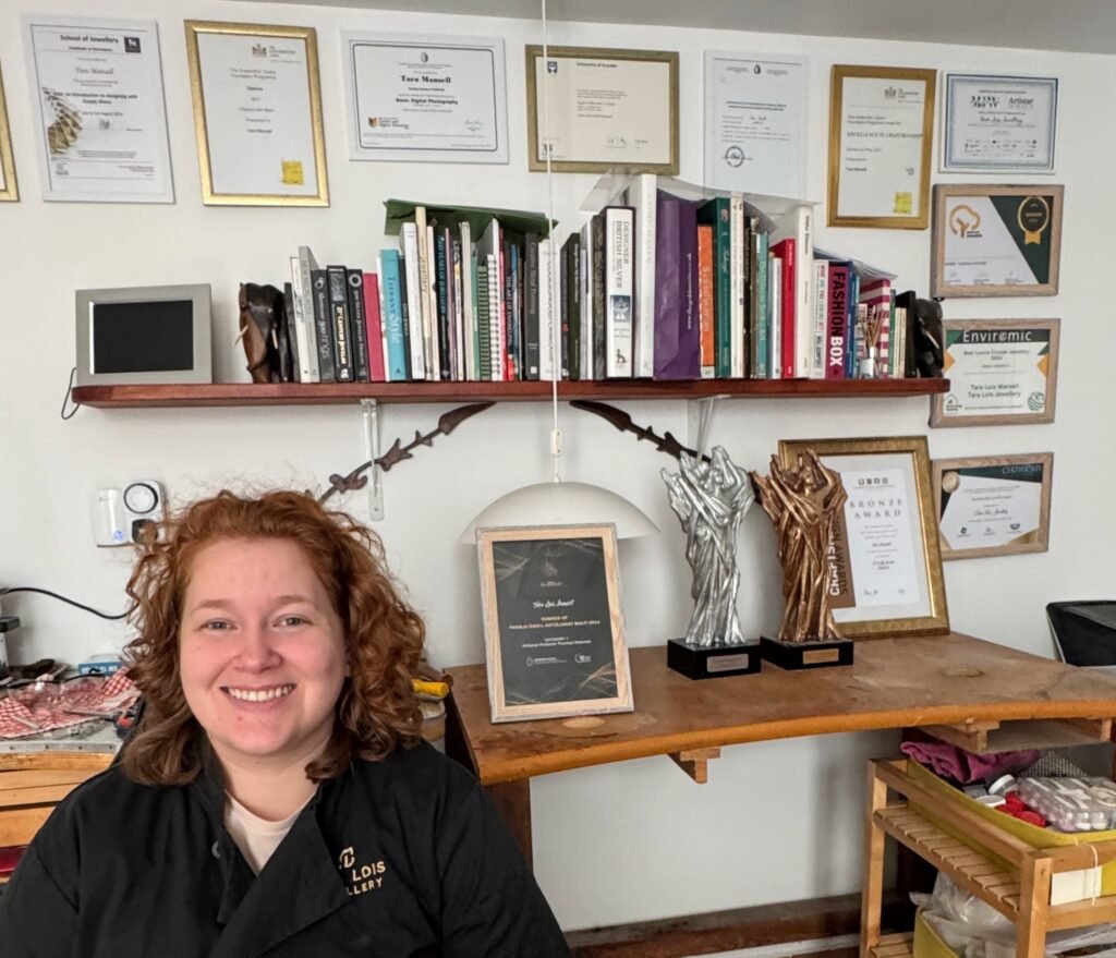 In den Händen von Tara Lois: Wo die Erinnerung zum Schmuck wird 4 IMG 8490